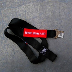 SANGLE REMOVE BEFORE FLIGHT